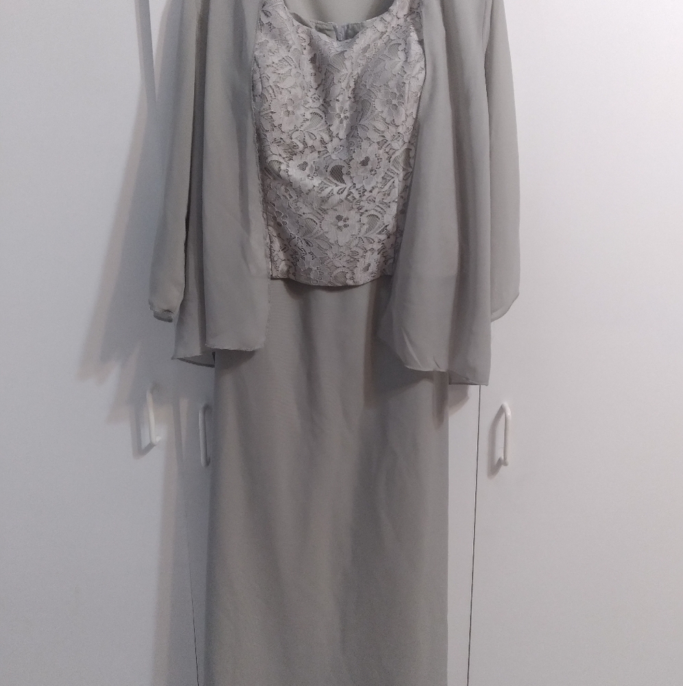 10/12 Mother of the bride gray gown.